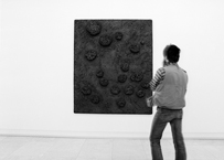 Körperbewegungen im Raum: „Das Bewegliche ist primär das Kunstwerk und der Mensch. Innerhalb von Architektur.” Hans Hollein (1934 - 2014)